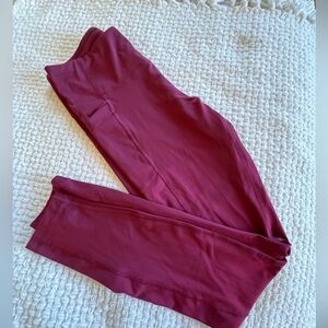 Women’s size S (4/6) leggings. Like new. Gorgeous color!